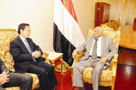 باسندوة لدى استقباله السفير الصيني أمس